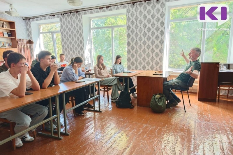 Корреспондент "Комиинформа" организовал встречу юных журналистов Херсонской области с военкором Дмитрием Селезневым