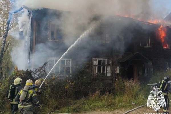 Пожарные ликвидируют возгорание в Сыктывкаре