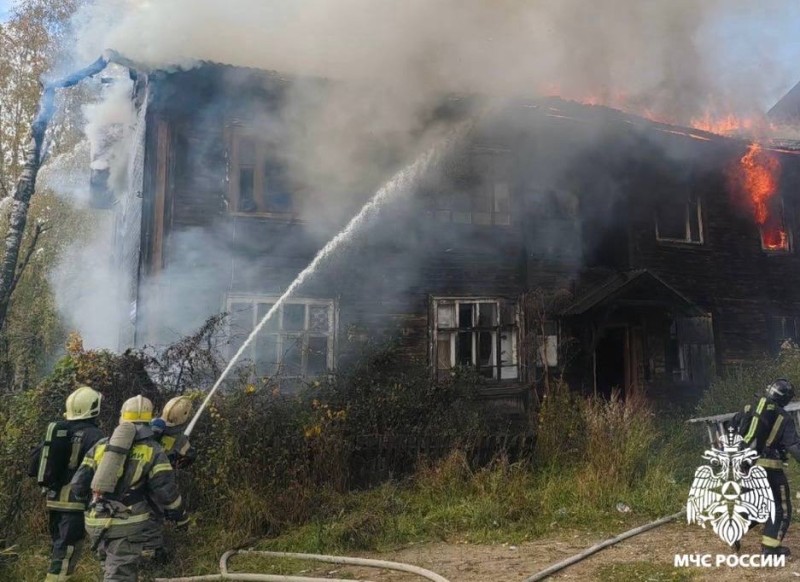 Пожарные ликвидируют возгорание в Сыктывкаре