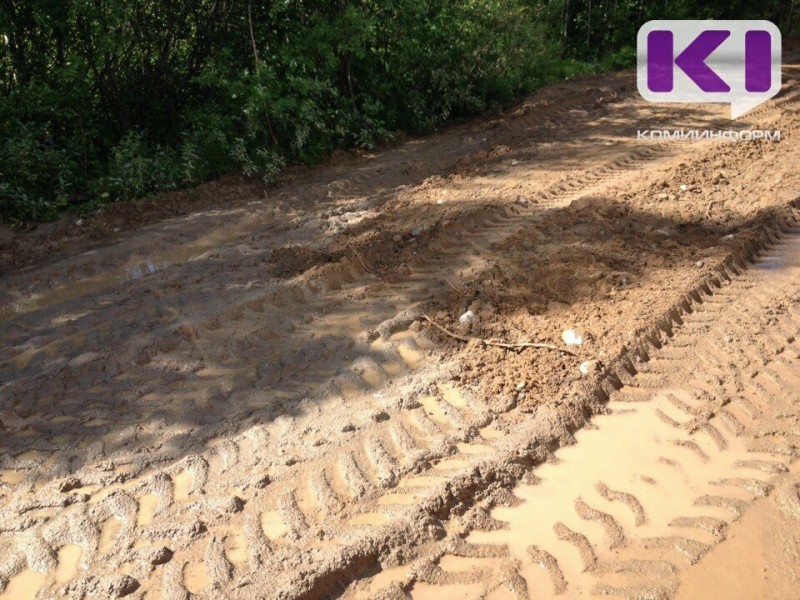 Грузовикам массой в 10 тонн закрыли дорогу в Усть-Куломском районе 