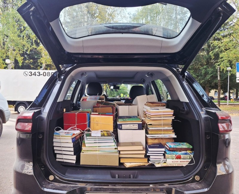 Администрация главы Коми передала более 1000 книг для восстановления библиотечного фонда села Шошка
