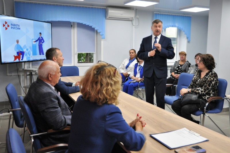 В кадровом центре "Работа России" Сыктывкара обсудили вопросы трудоустройства граждан с инвалидностью

