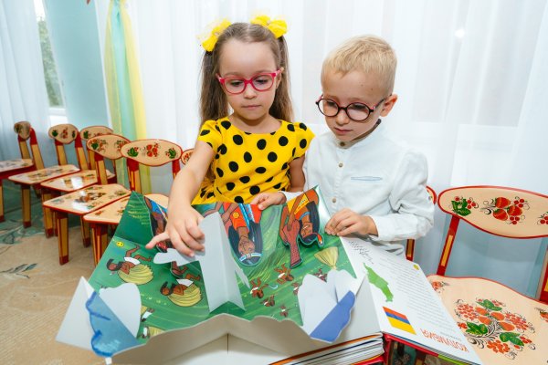 ЛУКОЙЛ передал книги для маленьких ухтинцев с особенностями здоровья

