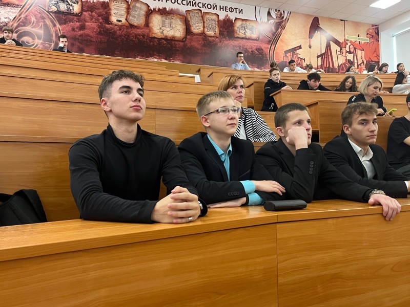 Атомная энергия будущего: в УГТУ прошли просветительские лекции для школьников

