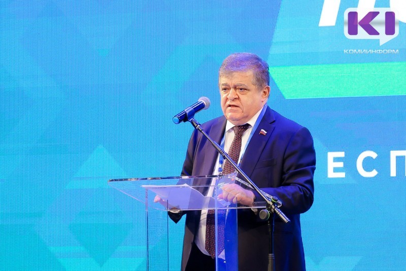 Ростислав Гольдштейн наделил Владимира Джабарова полномочиями сенатора РФ от Коми