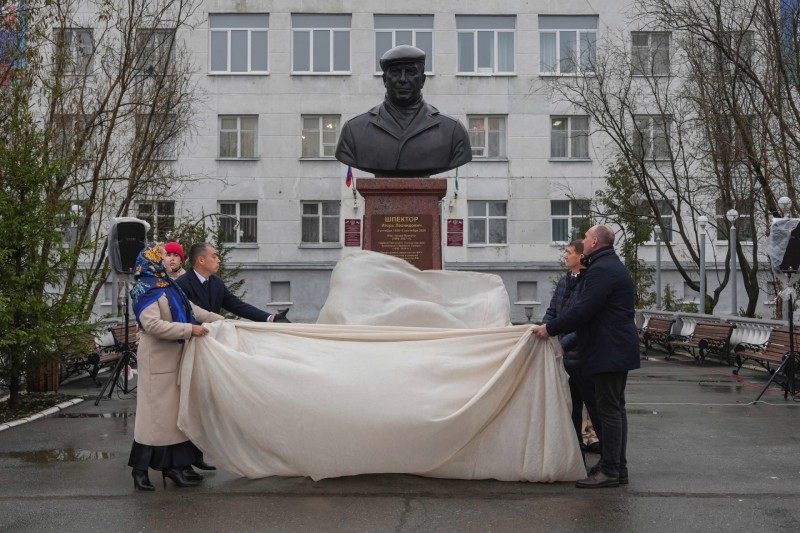 В Воркуте установили бюст Игоря Шпектора