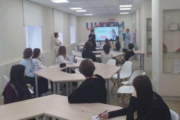 В Сыктывкарском КРИРО провели интеллектуальную игру памяти Сергея Есенина