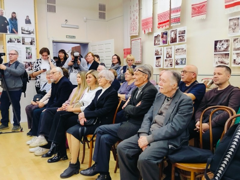 В Национальном музее Коми открылась выставка к 100-летию со дня рождения Любомира Жеребцова