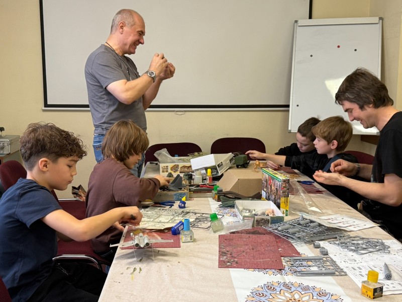 В День отца в Сыктывкаре прошел тематический мастер-класс "История в деталях"

