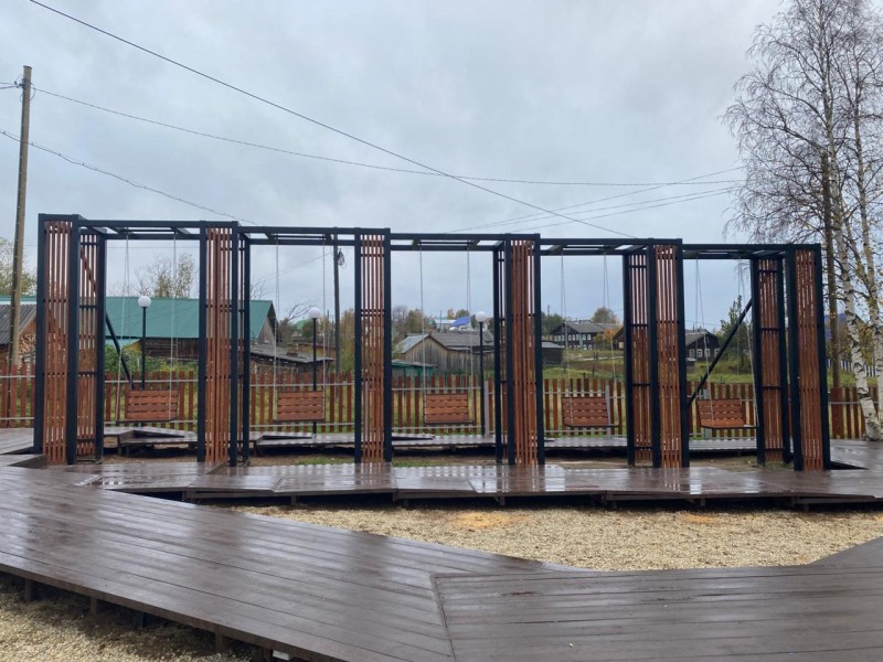 Нацпроект "Инфраструктура для жизни": в Сизябске завершен первый этап благоустройства парка качелей