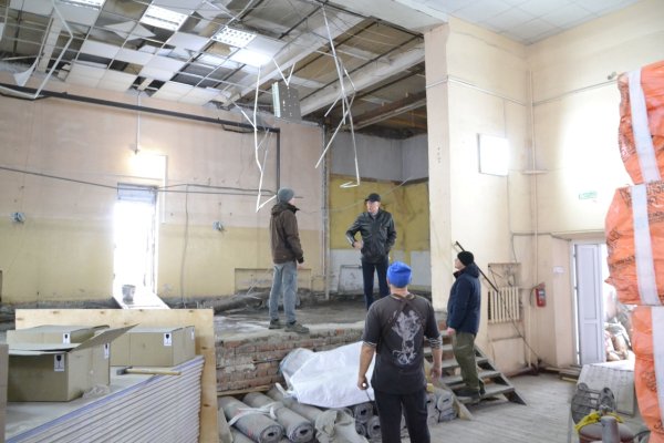 Глава Усть-Цилемского района Николай Канев проинспектировал ход капитального ремонта в культурном центре