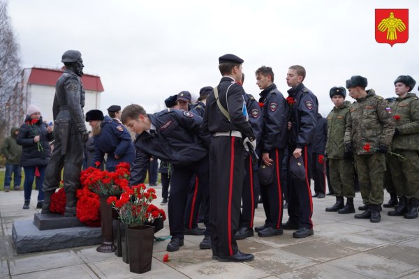 В Ухте открыт памятник Герою Донбасса и командиру батальона 