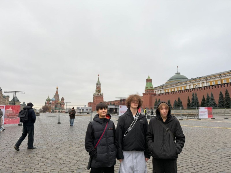 Дети героев из Республики Коми отправились в познавательную поездку по Москве