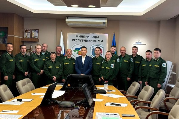 Летчики-наблюдатели Коми лесопожарного центра проходят курсы аварийно-спасательной подготовки на Ан-2 и Ми-8﻿