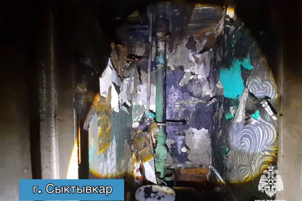 В Сыктывкаре загорелась квартира в двухэтажном доме, эвакуировали 11 человек