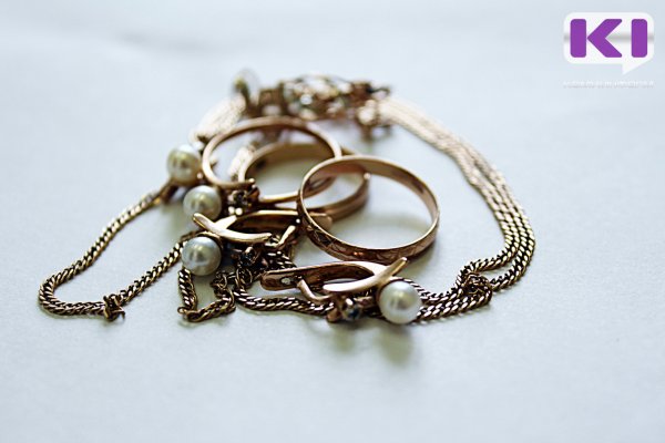 В Сыктывкаре возбуждено уголовное дело о краже ювелирных изделий на 150 тысяч рублей