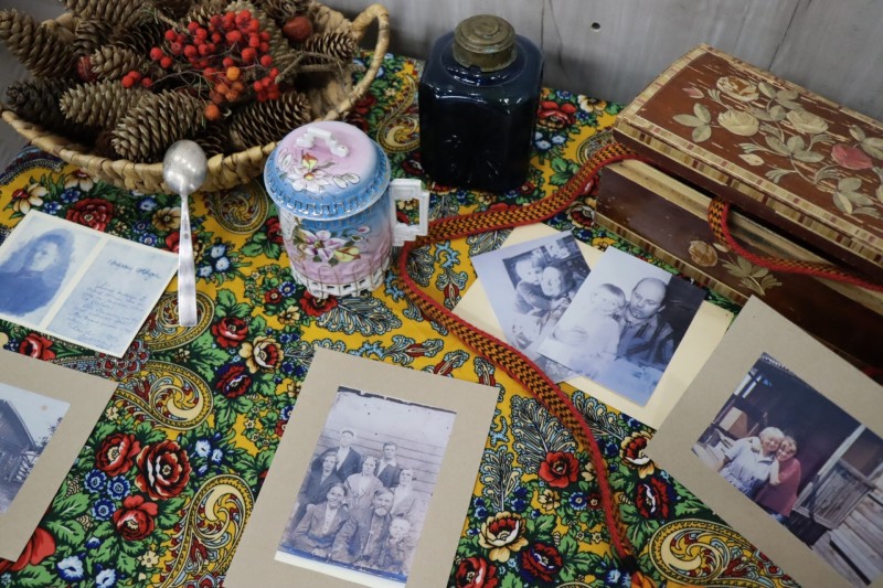 В Сыктывкаре открылась выставка "Мамлӧн ордым. Батьлӧн туй" ("Тропа матери. Путь отца")