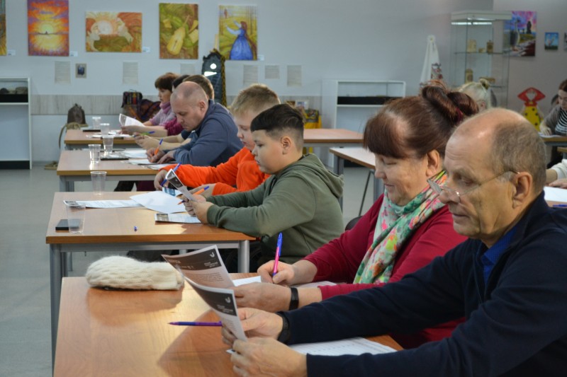 Акция, объединяющая поколения: в Сыктывкаре написали "Большой этнографический диктант"