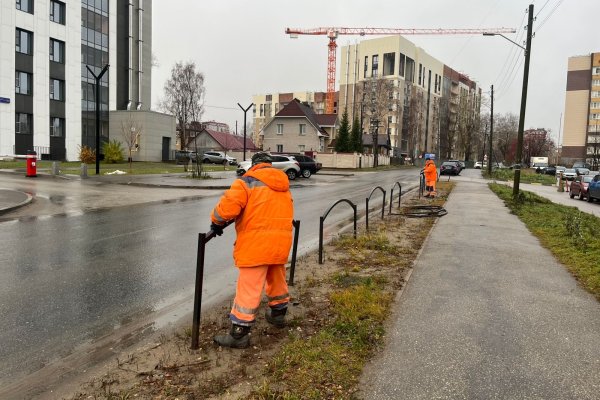В Сыктывкаре приступили к уборке летних ограждений с обочин