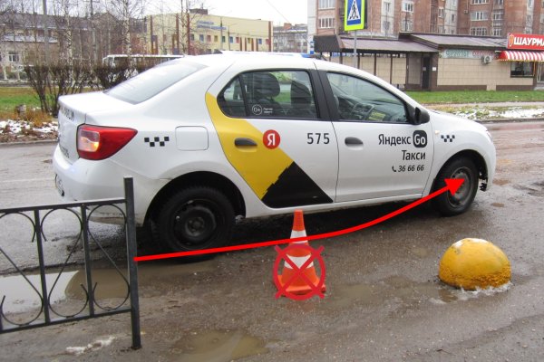 В Ухте из салона такси выпала 85-летняя женщина