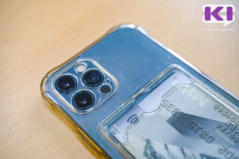 Полицейские Коми задержали дропперов, на счета которых поступили свыше 5 млн рублей от обманутой сыктывкарки