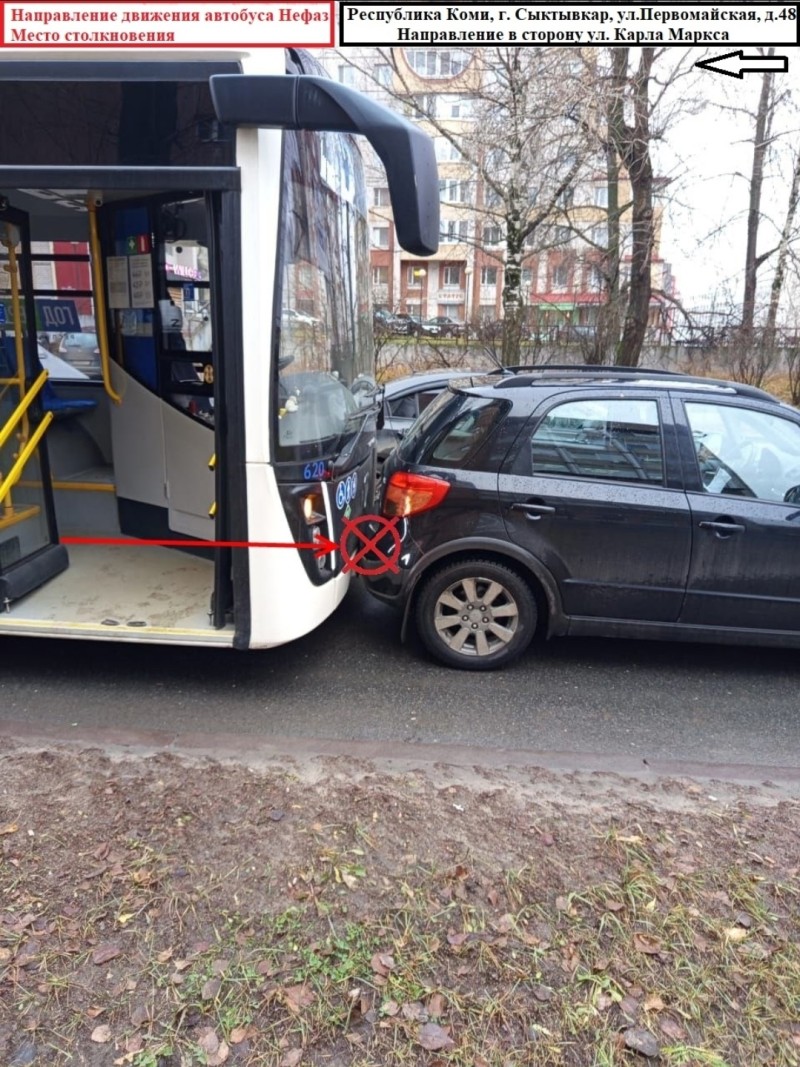 В Сыктывкаре автобус протаранил Suzuki