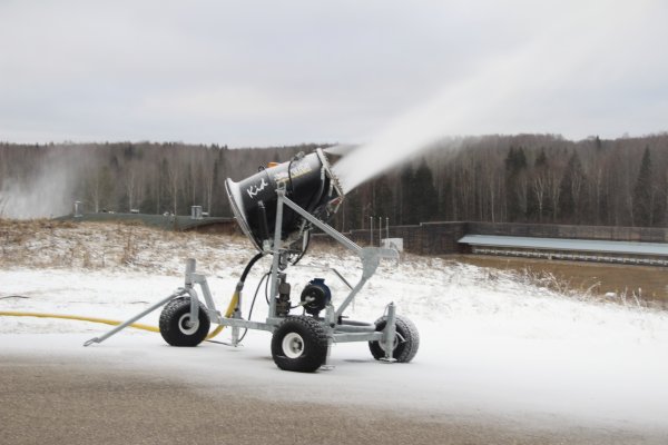 На Республиканском стадионе имени Раисы Сметаниной заработала система оснежения