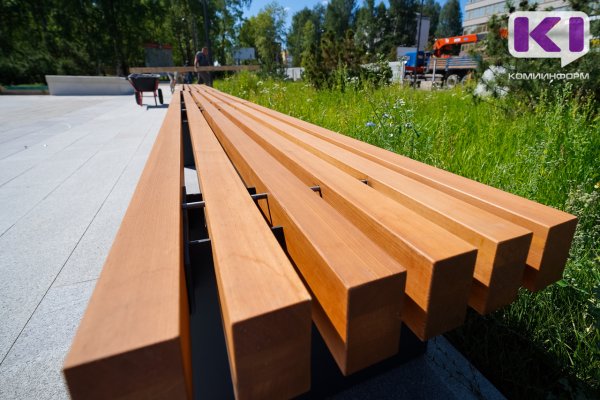 На площадке у сыктывкарского кинотеатра 