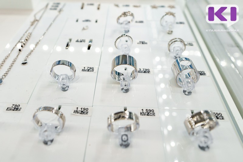 Спасатели сняли кольца двум мужчинам в Сыктывкаре 