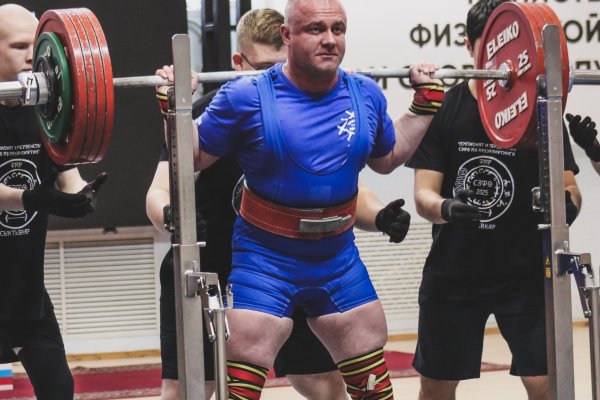 Одиннадцать золотых медалей завоевали спортсмены Коми на соревнованиях по пауэрлифтингу