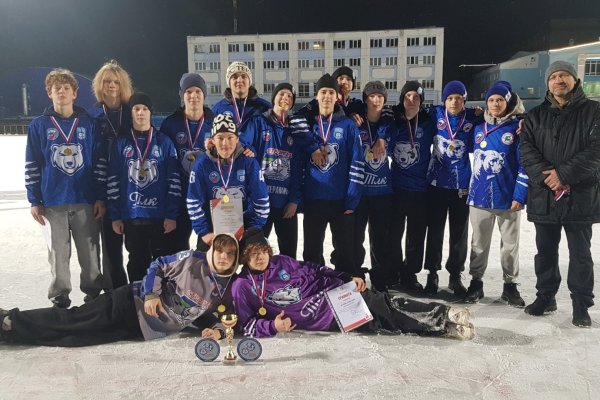 На турнире по хоккею с мячом в Кирове победила команда из Коми