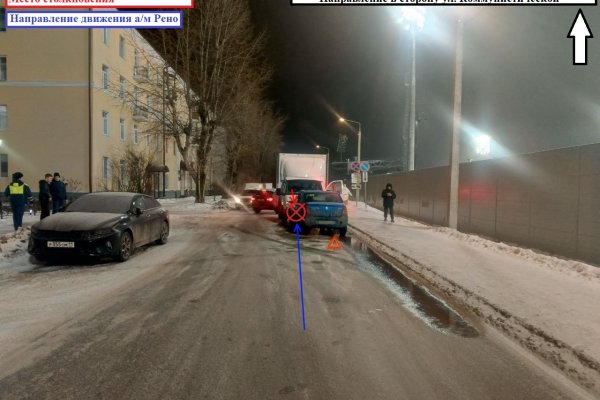 В Сыктывкаре грузовик выехал на встречку и врезался в Renault Logan, есть пострадавшая