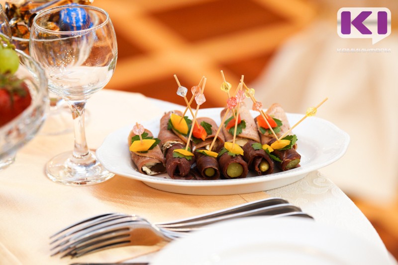 В кафе и ресторанах Коми в октябре оставили 1,7 миллиарда рублей