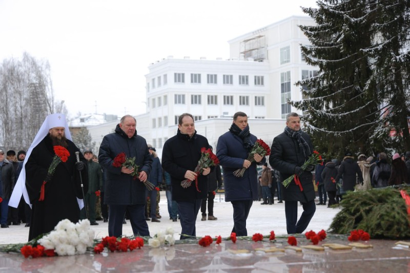 Актив "Единой России" принял участие в торжественных мероприятиях Дня Героев Отечества


