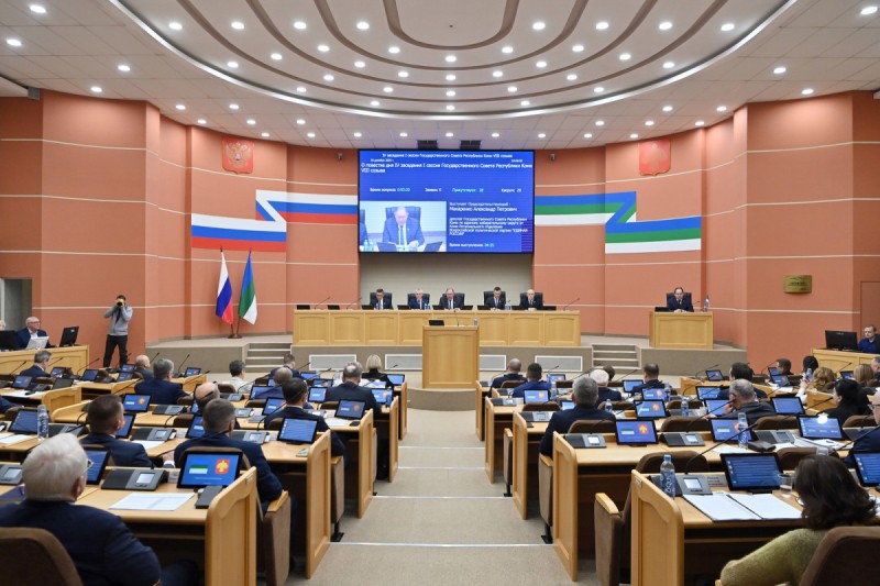 Ростислав Гольдштейн поблагодарил депутатов Госсовета Коми за совместную плодотворную работу в 2025 году