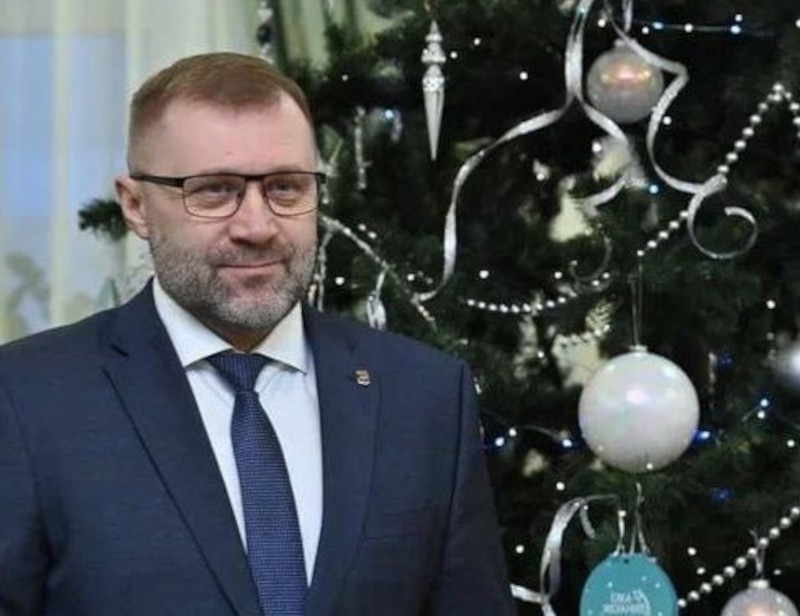 Глава Печоры Олег Шутов принял участие в ежегодной благотворительной акции "Елка желаний"