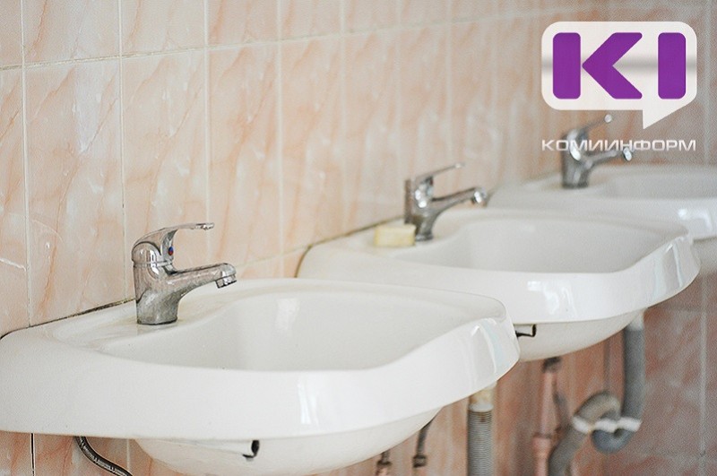 В Усть-Куломе ремонтируют водопровод 