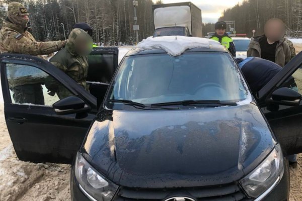 В Сыктывкаре сотрудники полиции и ФСБ задержали с поличным двух закладчиков наркотиков

