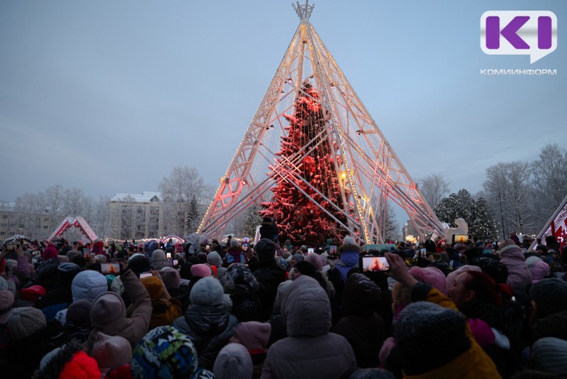 Новогодняя ёлка Сыктывкара зажглась: в торжестве приняли участие герои коми фольклора