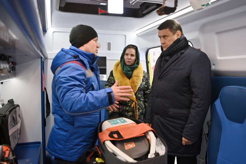 "Такой подарок мы ждали давно": руководители на местах с благодарностью принимают новые "скорые"