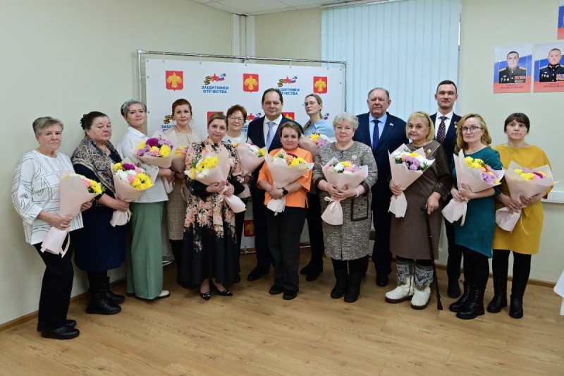 Ростислав Гольдштейн и Станислав Кочев встретились с матерями и жёнами погибших участников СВО 