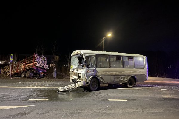 В Сыктывдинском районе автобус ПАЗ не уступил дорогу большегрузу: пострадали четверо, включая двух детей