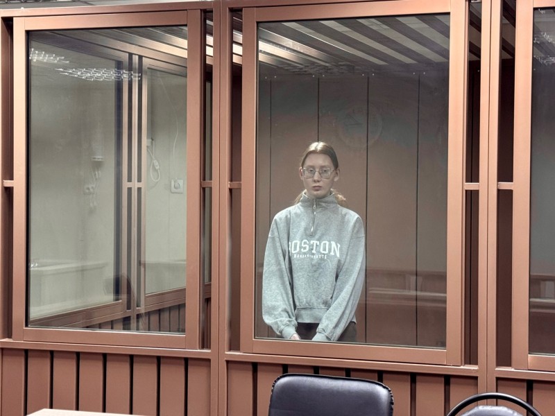 Суд снова продлил арест сыктывкарке по делу о поджоге машины полиции и подготовке диверсии на железнодорожной станции