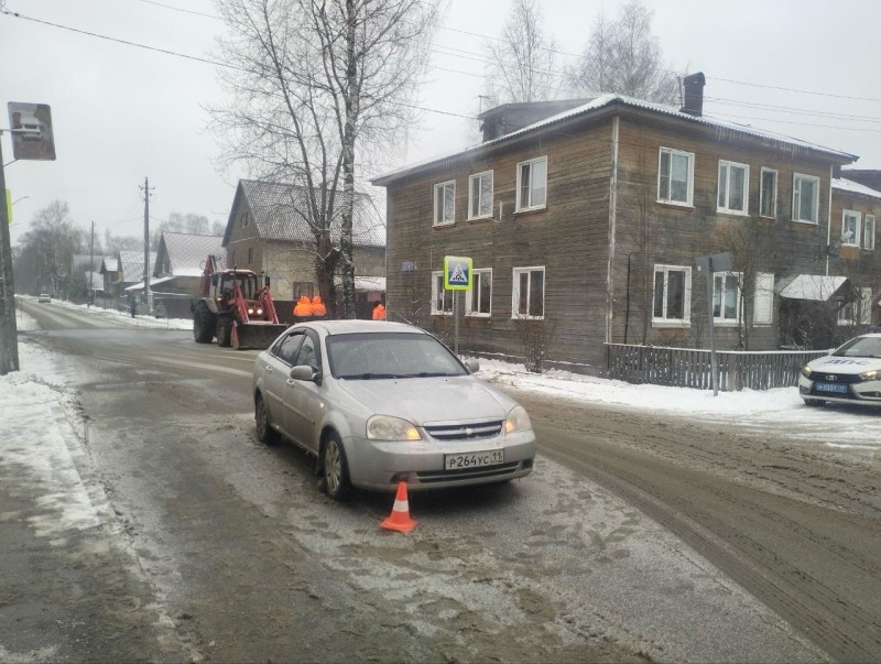 В Сыктывкаре водитель Chevrolet сбил 8-летнего мальчика вне "зебры"