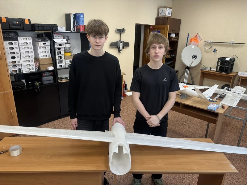 Студенты и школьники УГТУ создают БПЛА с радиусом 100 км и "скелетом" из углеволокна
