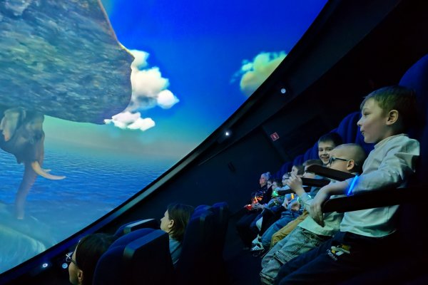 Космическое путешествие для самых маленьких: нефтяники Усинска организовали экскурсию в планетарий для воспитанников детского сада