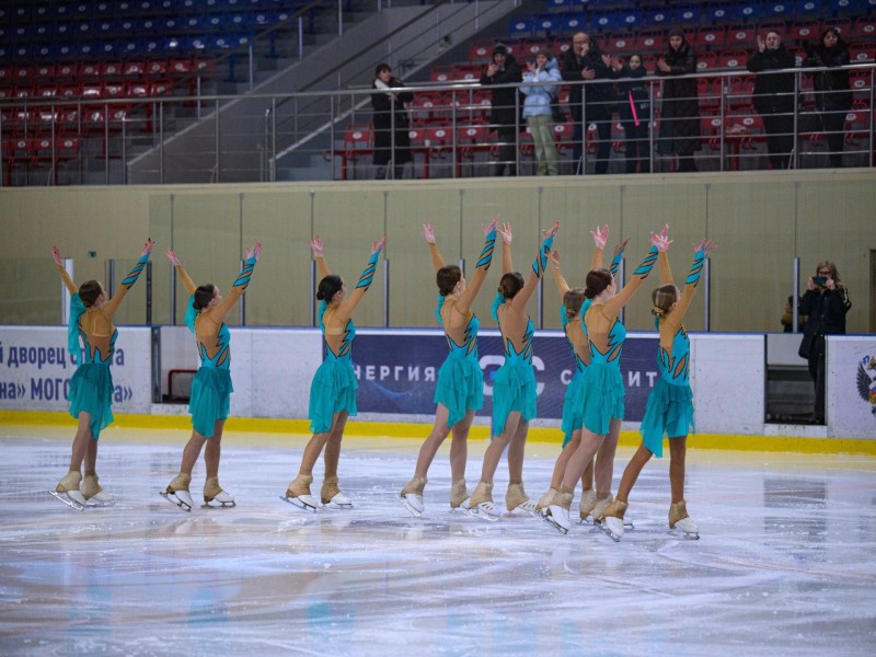 Вместе на "Звездную дорожку": знаменитый фигурист поделится своими знаниями с юными спортсменам Ухты