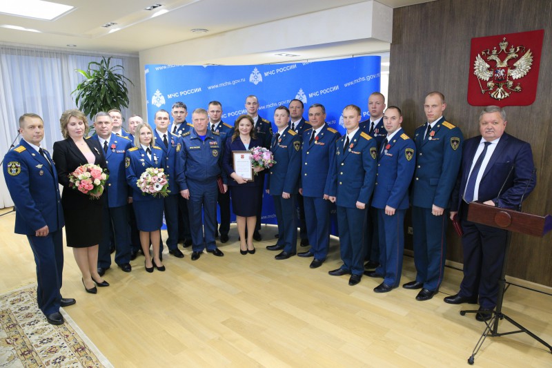 Три сотрудника МЧС по Коми награждены медалями "За отвагу на пожаре"