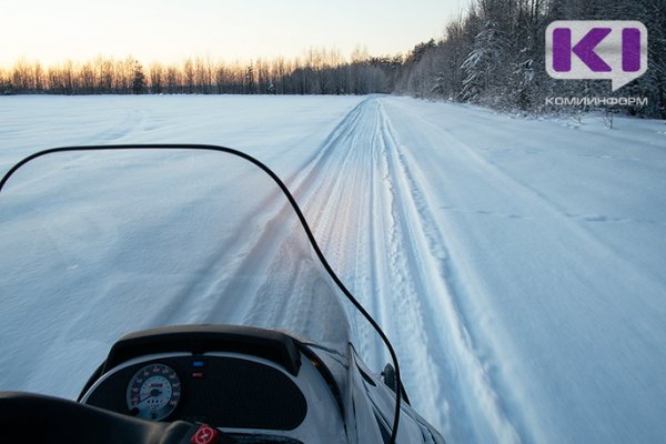 В Коми спасатели эвакуировали почтальона с реки Печора