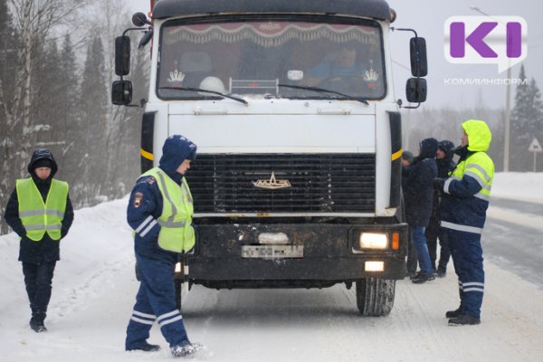 На объездной Сыктывкара МАЗ протаранил фургон и двигающийся навстречу большегруз